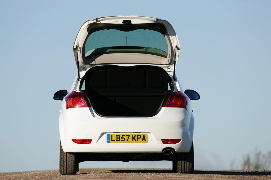  Kia pro_cee&rsquo;d 2008 года  (фото 31 из 182)